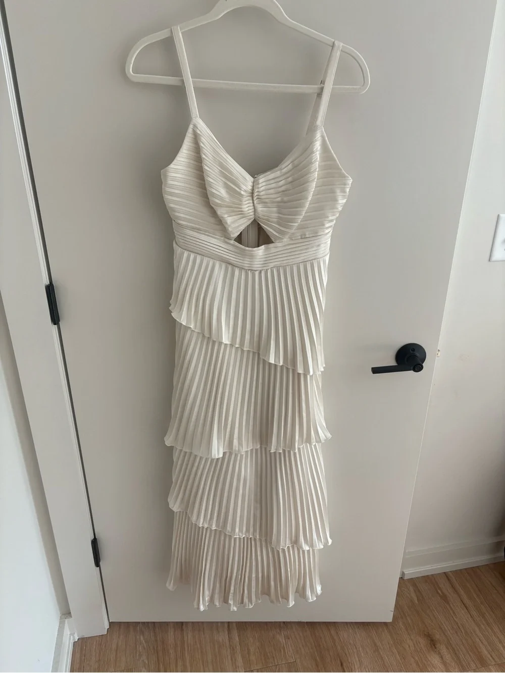 Abercrombie & Fitch Giselle Cream Pleated Tiered Maxi Dress Asymmetric Layers M